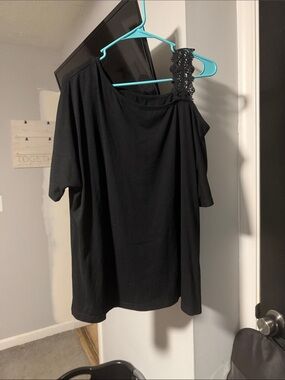 SHEIN Black One-Shoulder Tee with Lace Strap